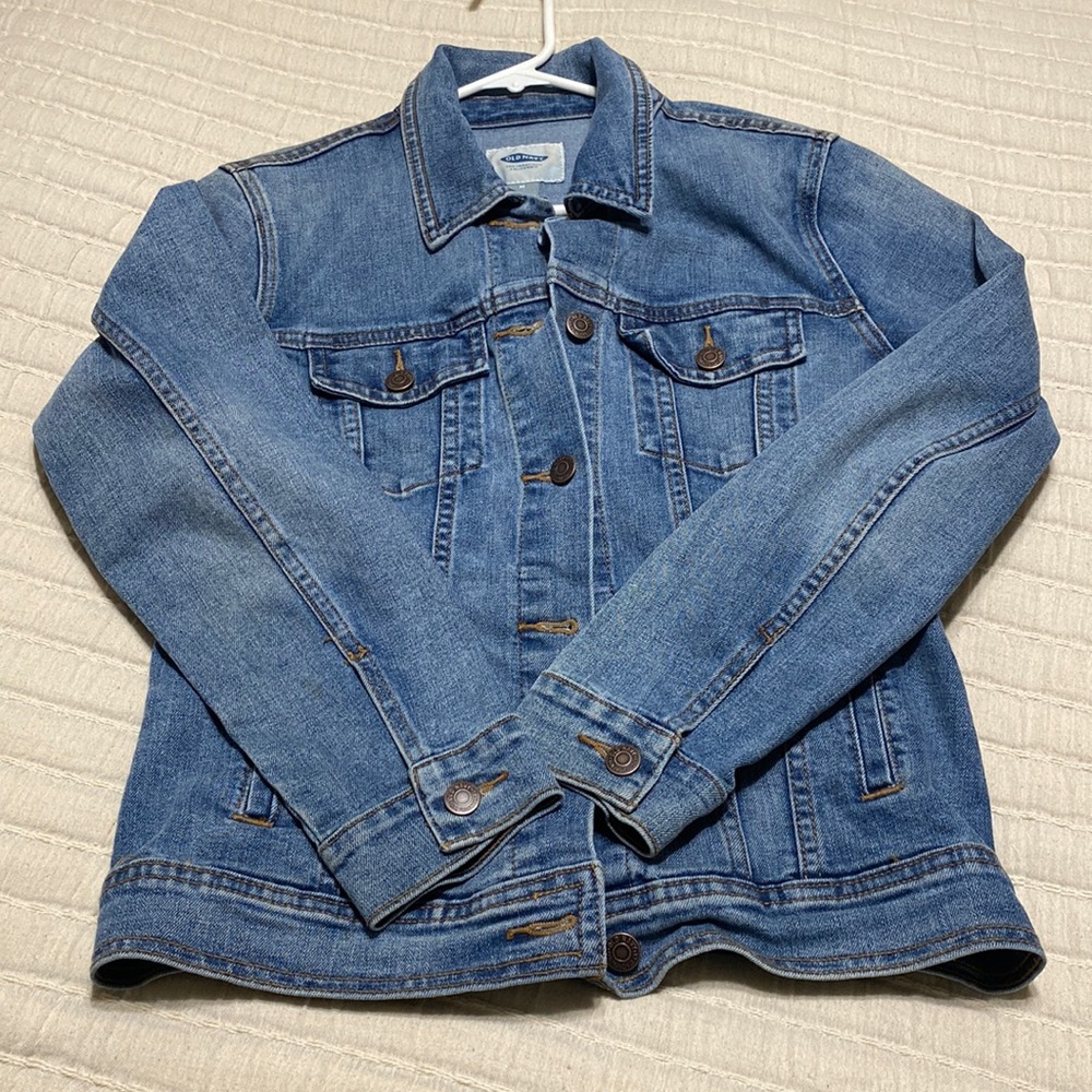 Old Navy jean jacket. Vintage style fit. Size medium.